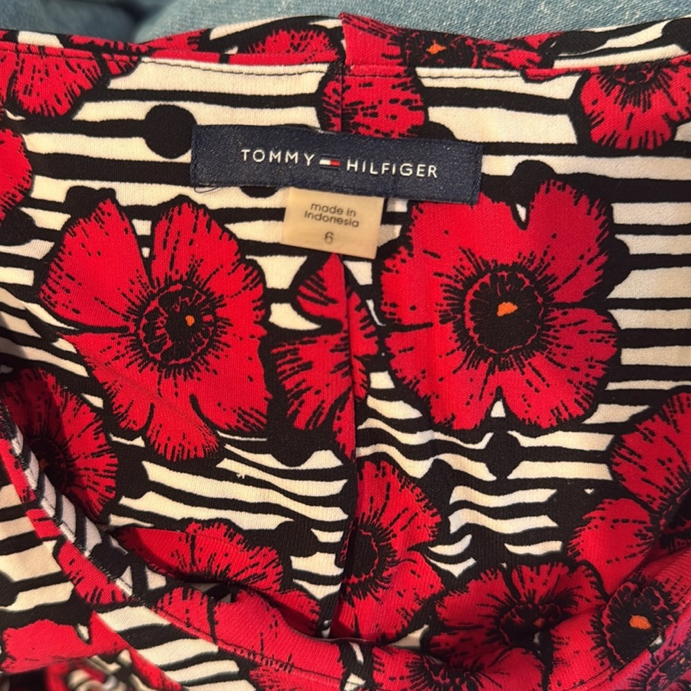 Tommy Hilfiger Women's Red and Black Floral Dress - Picture 8 of 8